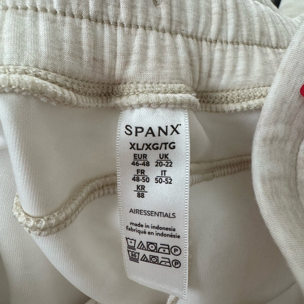 SPANX® AirEssentials
XL Tapered Pant - oatmeal heather - Picture 4 of 8